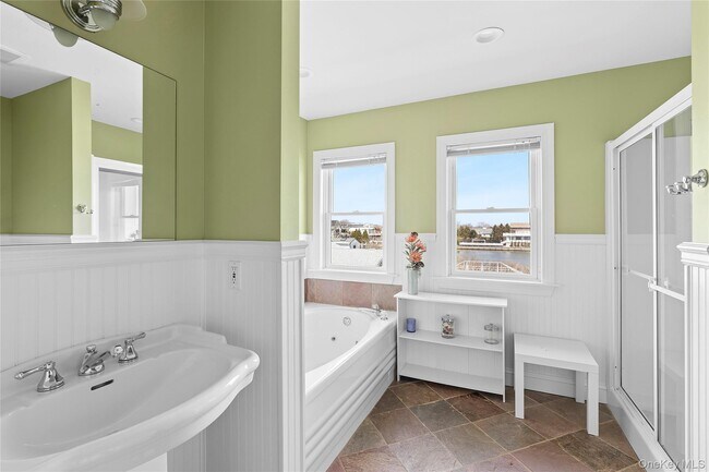 Building Photo - 176 Beach Ln