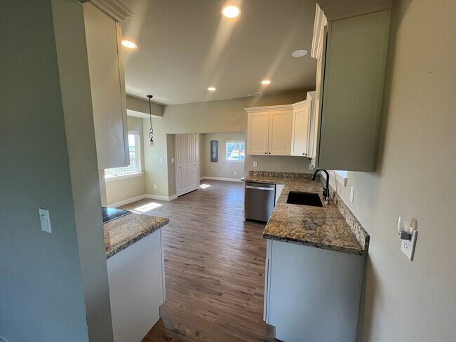 Building Photo - Large 2 bed 1 bath house in the country