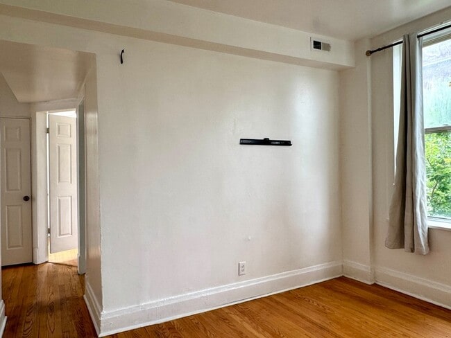 Building Photo - 1553 N Monticello Ave