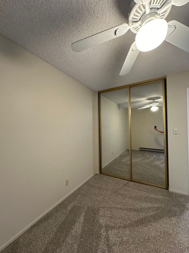 Building Photo - 2 bedroom, 1 bath condo in Mountain View