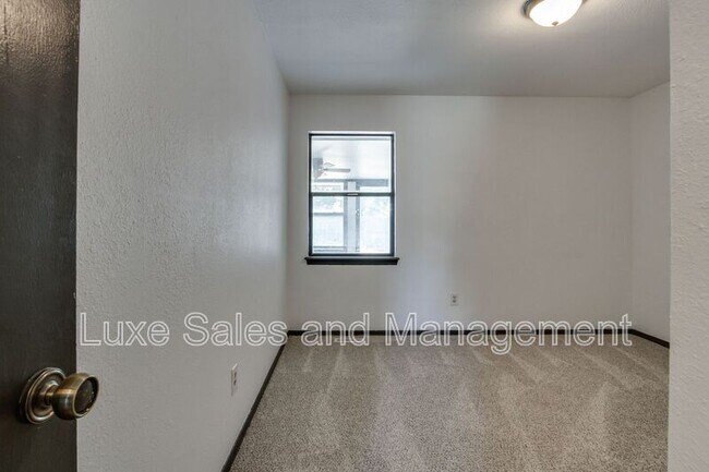 Building Photo - 612 NW 139th St