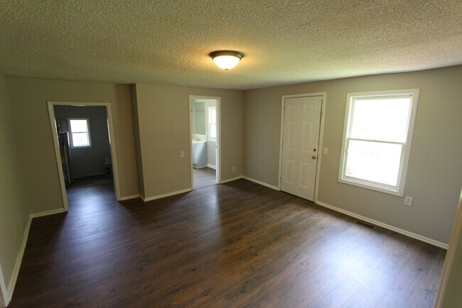 Building Photo - 442 Hall St