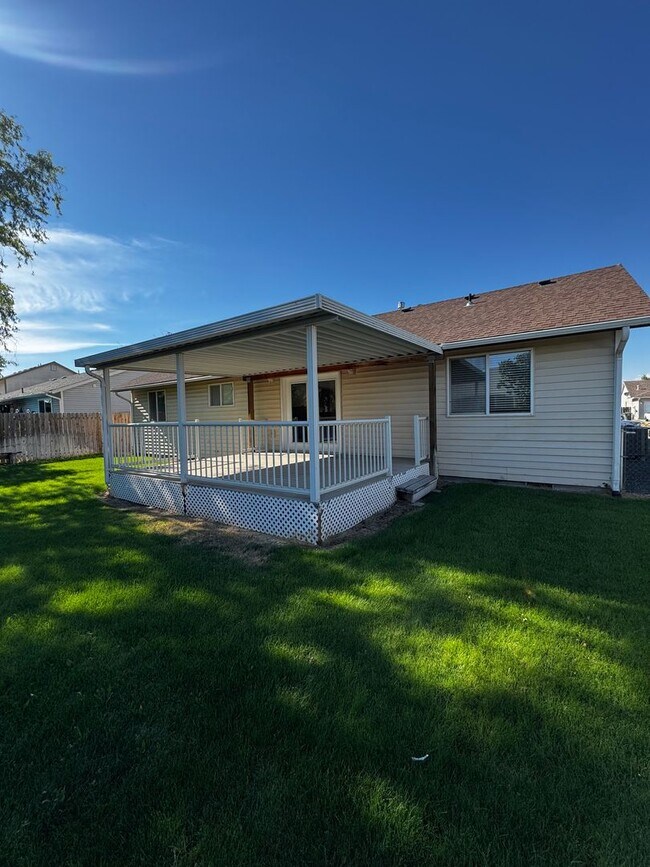 Building Photo - Fully Renovated Home in Crossroad Neighborhood!