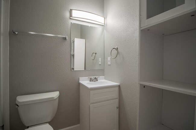 Building Photo - 339 Park Row Ave