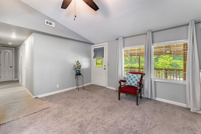 Building Photo - Cozy 2-Bedroom Retreat Near the Lake in Lowell