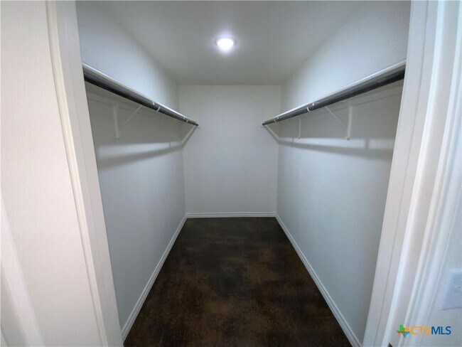 Building Photo - 2405 Alterman Dr