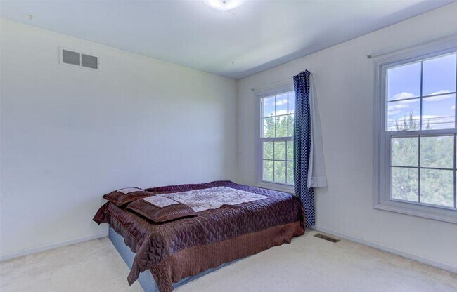 Building Photo - 44741 Cherry Hill Rd