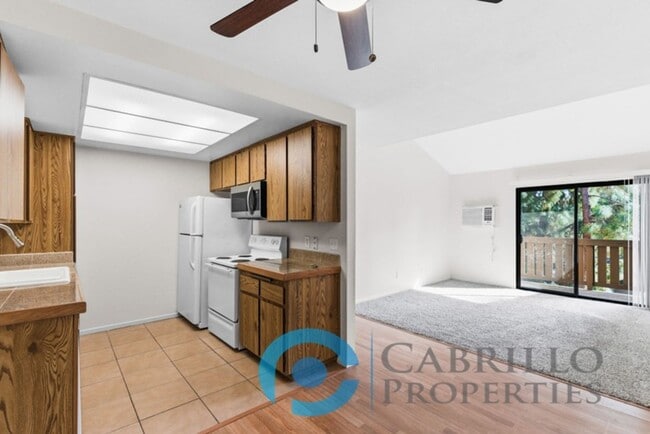 Building Photo - 1BD/1BA Private Balcony + Utilities Included | Prime Black Mountain Location
