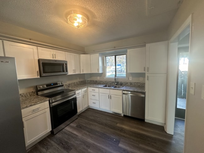Building Photo - Spacious Condo/Townhome over 1900 sqft.