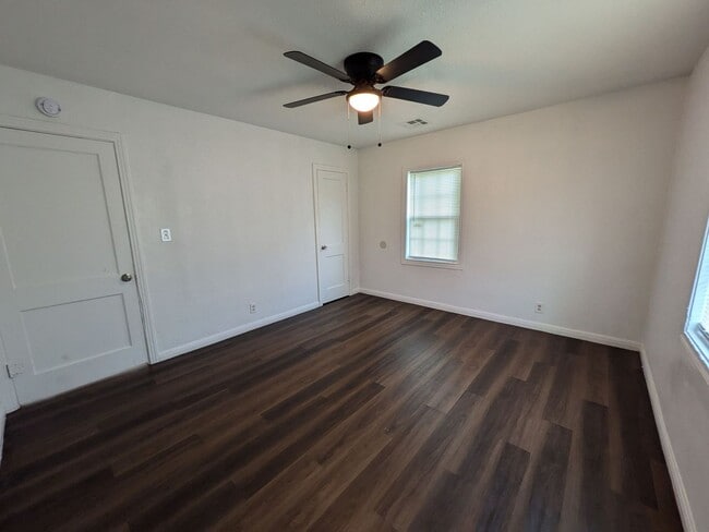 Building Photo - 4770 Galveston St