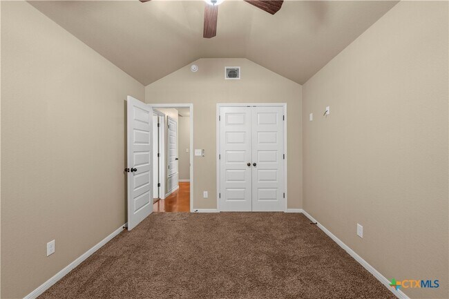 Building Photo - 314 Pointer St