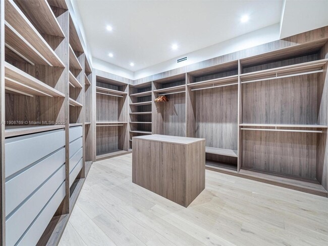 Building Photo - 11400 N Bayshore Dr