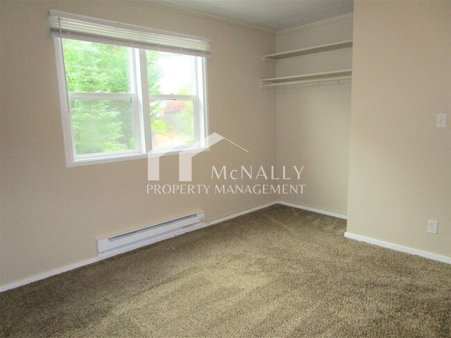 Building Photo - 2 Bedroom 1 Bathroom Townhome in Downtown Gig Harbor