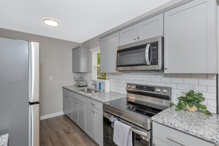 Building Photo - 2406 Shady Lane Dr NW