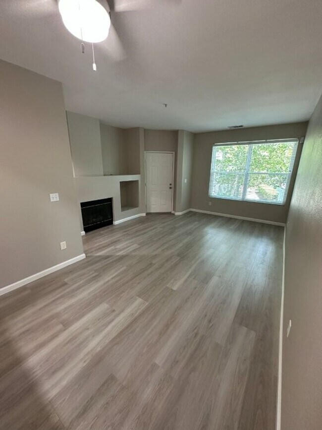 Building Photo - Nor Cal Realty Inc, 3 bedroom 3 bath townhouse with 2 car garage