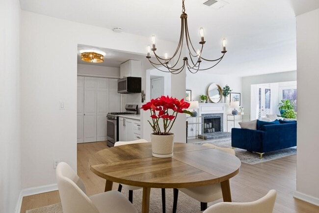 Building Photo - 1407 Vicksburg Pl