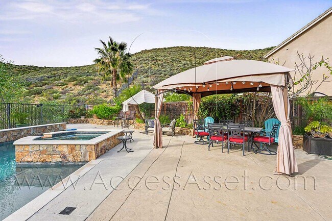 Building Photo - Stunning 5 Bed/3 Bath Home with Pool in Menifee!