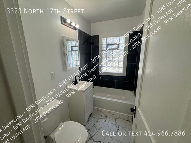 Building Photo - Stunning Newly Renovated 2-Bedroom Upper D...