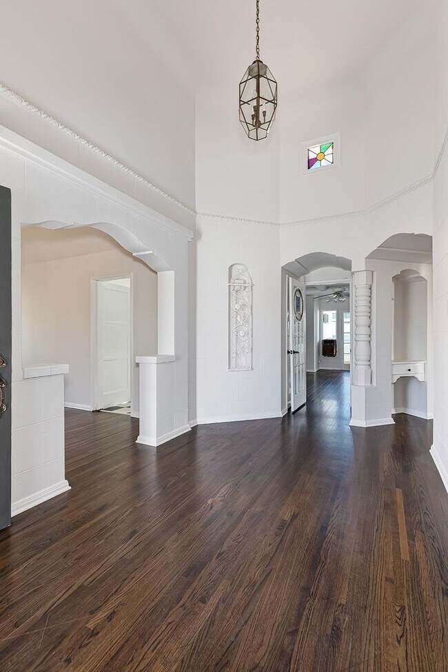 Building Photo - Clarkhill Residences LLC - 145