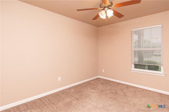 Building Photo - 704 W Gemini Ln