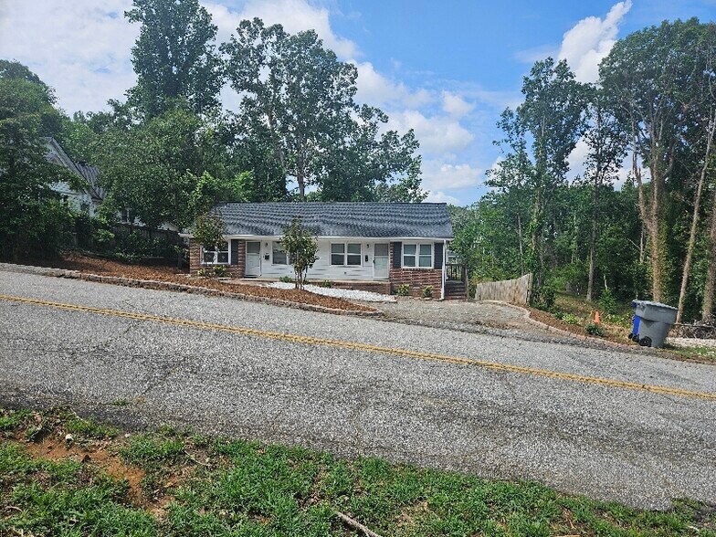 Building Photo - 300 N Fairview Ave
