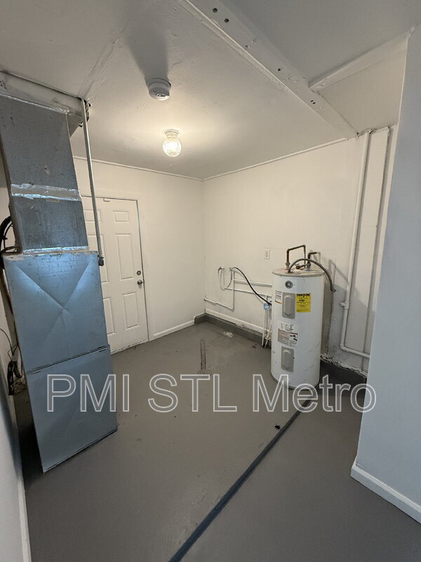 Building Photo - 319 Reasor Dr