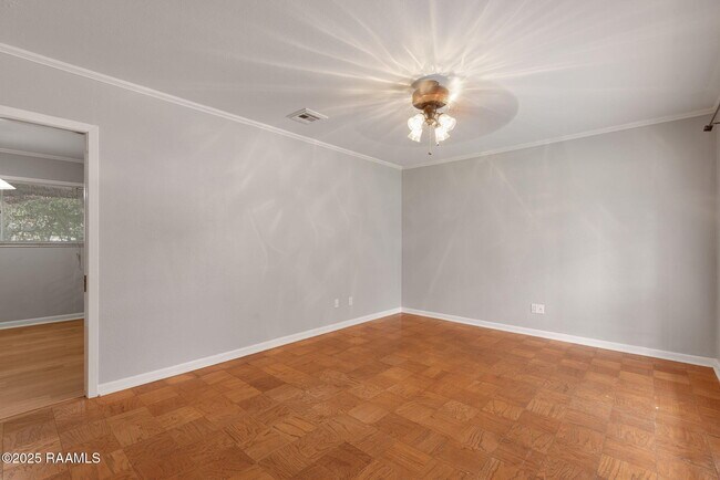 Building Photo - 408 Alice Dr