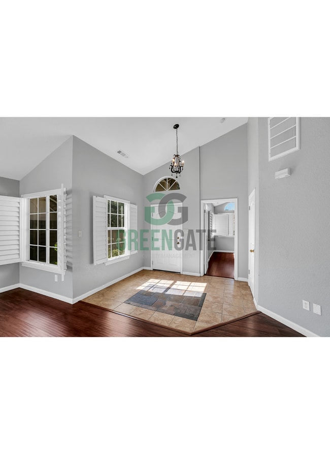 Building Photo - Lovely 3 Bedroom Home in Modesto MUST SEE!