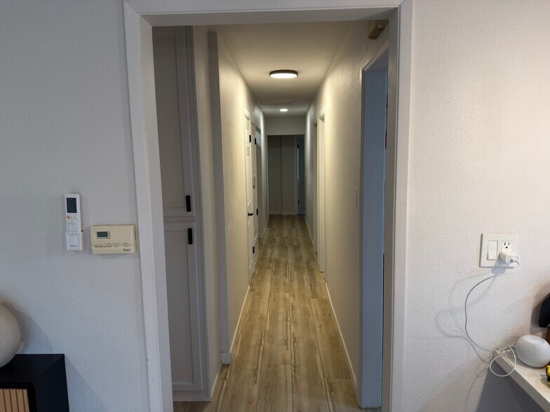 Building Photo - 740 Chesham Ave