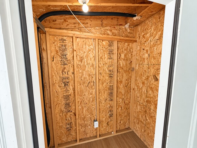 Building Photo - 126 Thorn Tree Ln