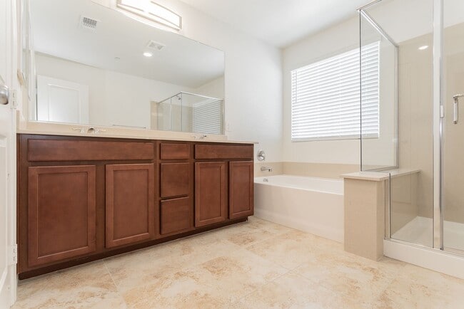 Building Photo - Fairly New Gorgeous SMART House!