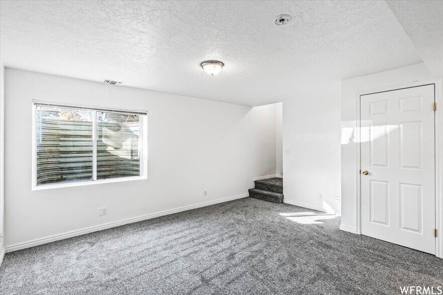 Building Photo - 1086 S 950 E