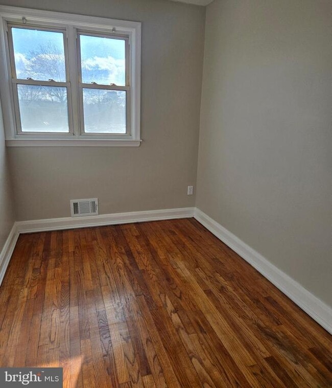 Building Photo - 7801 Hillsway Ave