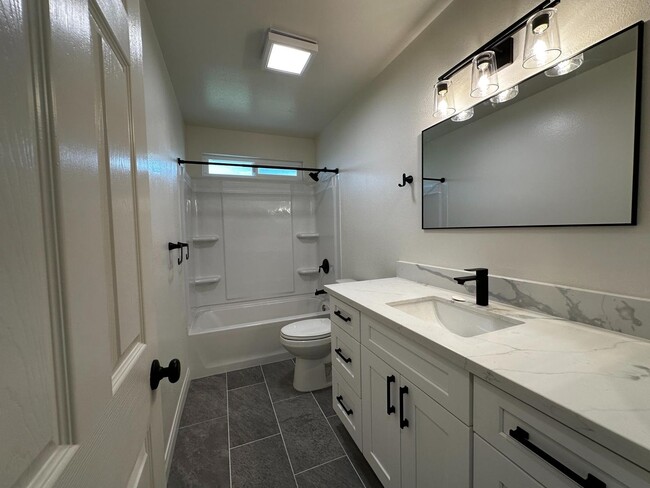 Building Photo - Fully Remodeled Single-Level Encinitas Gem...