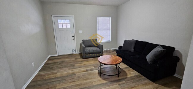 Building Photo - 933-935 N Dearborn St