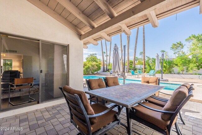 Building Photo - 8257 E Del Cadena Dr