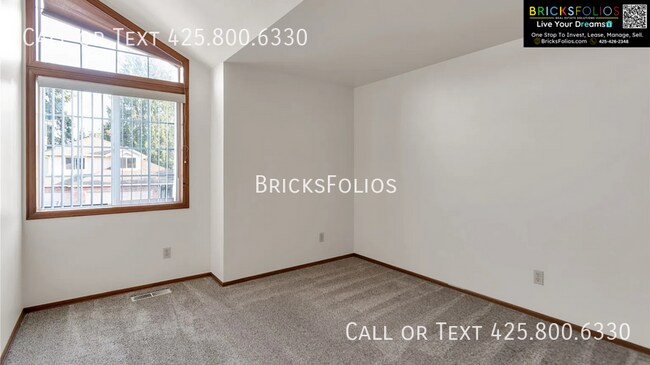 Building Photo - 4522 NE 21st Pl
