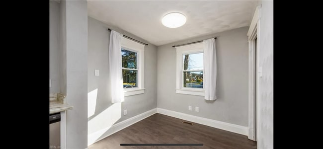 Breakfast nook - 3436 Chesapeake Blvd