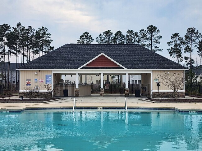 Building Photo - Large 4 Bedroom Home in Towne Pointe! Showings Coming Soon!!!