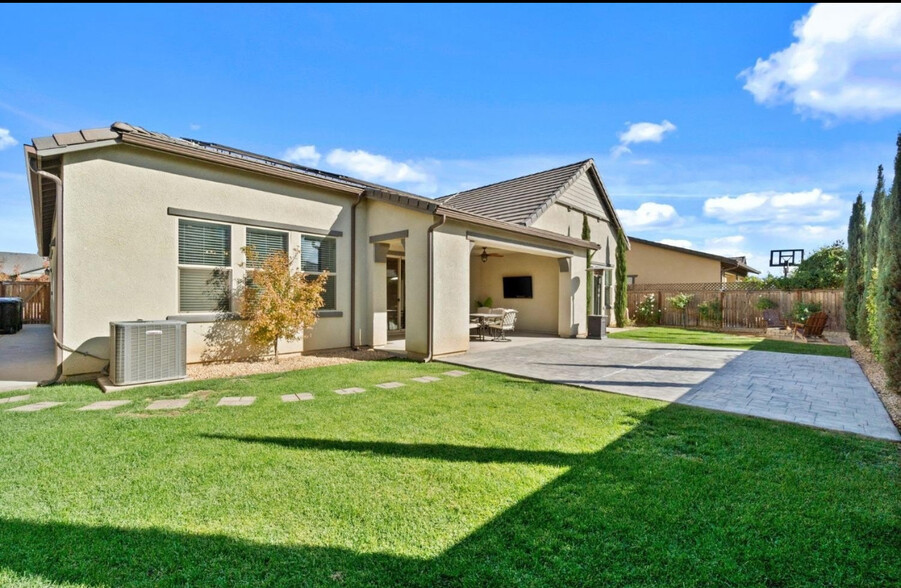 Building Photo - 598 Crescent Ln