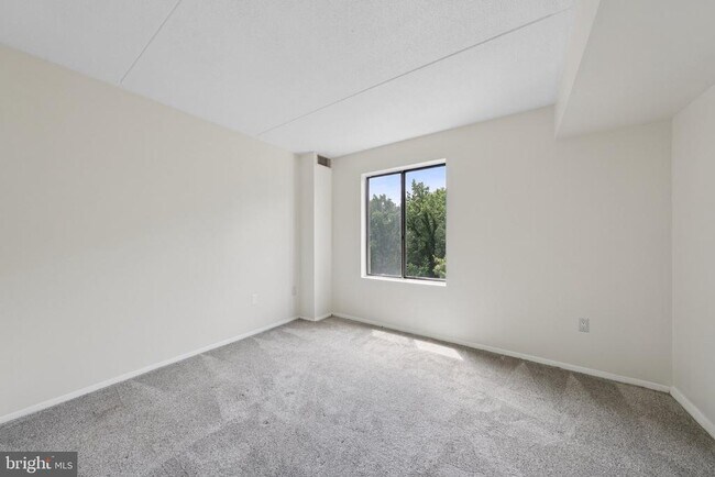 Building Photo - 6300 Stevenson Ave