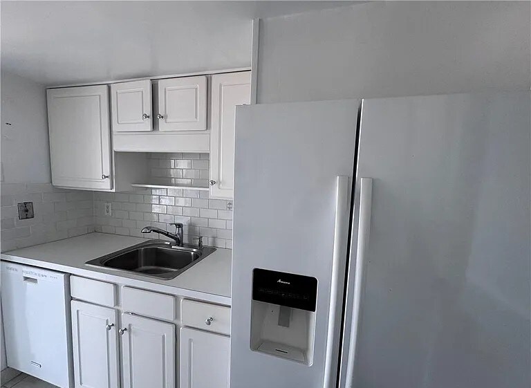 Building Photo - 2830 Shore Dr