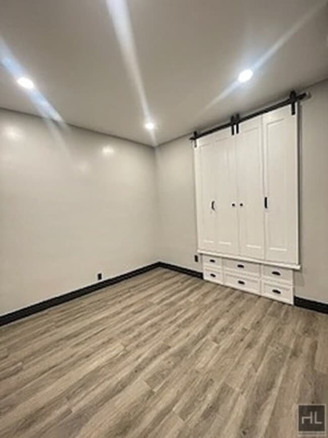Building Photo - 370 Miller Ave