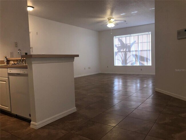 Building Photo - 5572 Metrowest Blvd