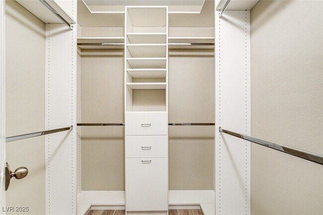 Building Photo - 8729 Red Brook Dr