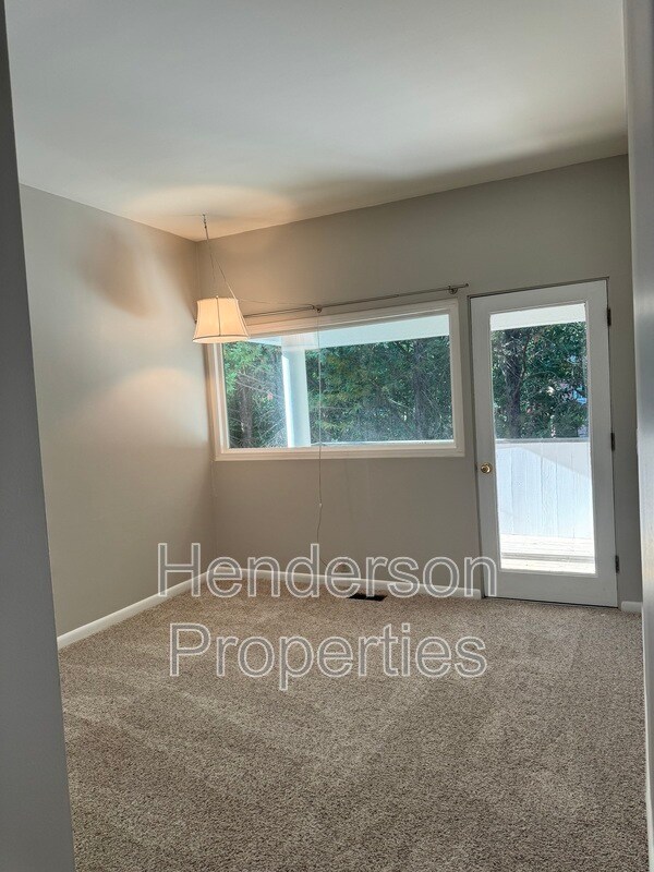 Building Photo - 501 Fenton Pl