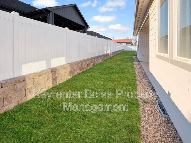 Building Photo - 4401 E Wedge St