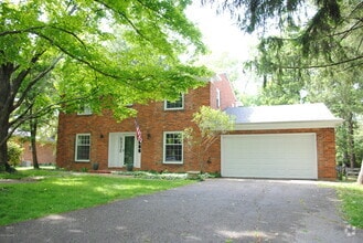 Building Photo - 9836 Longwood Cir