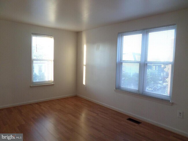 Building Photo - 1433 A St NE