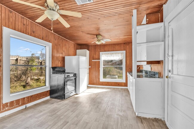 Building Photo - 203 W Powell St